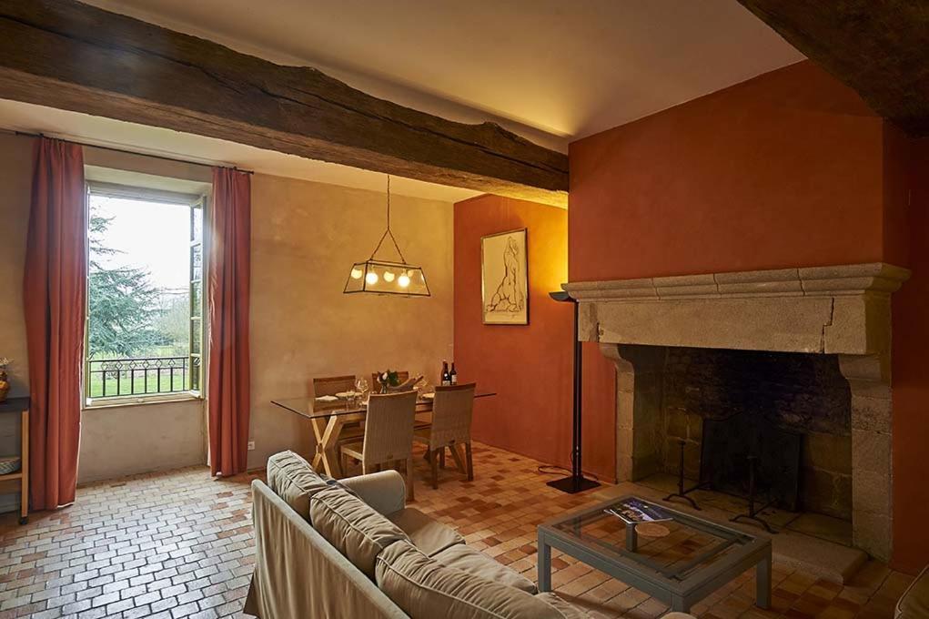 Gite La Terrasse - Manoir Le Plessix Madeuc Corseul ภายนอก รูปภาพ